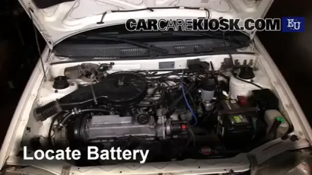 2002 Suzuki Swift GLS 1.0L 3 Cyl. Batterie Changement